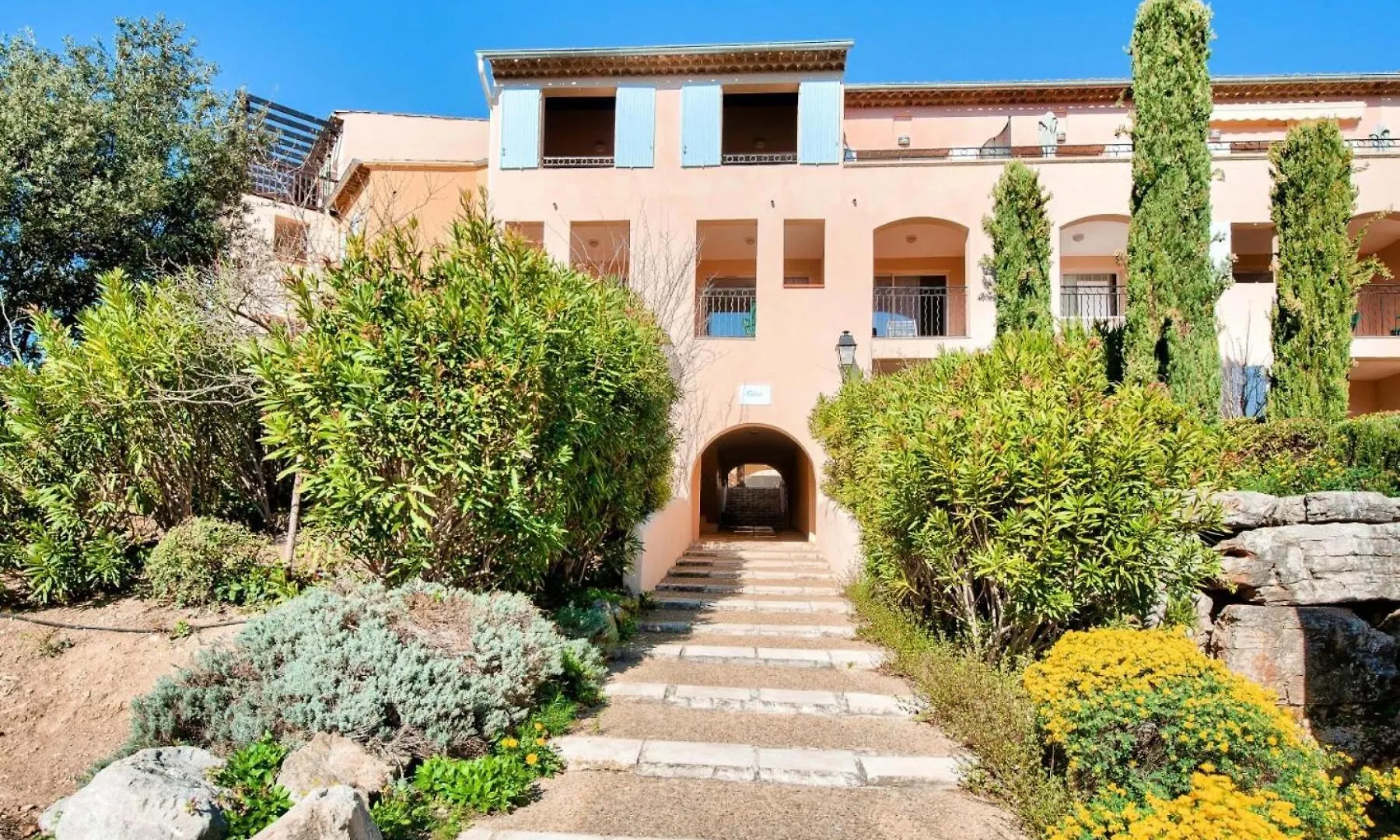 Village Pont Royal En Provence - Maeva Home - Appartement Climatise Avec Terrasse 4 Pieces 8 Personnes - Prestige - Super Home Mae-6210 Mallemort 0*,  France